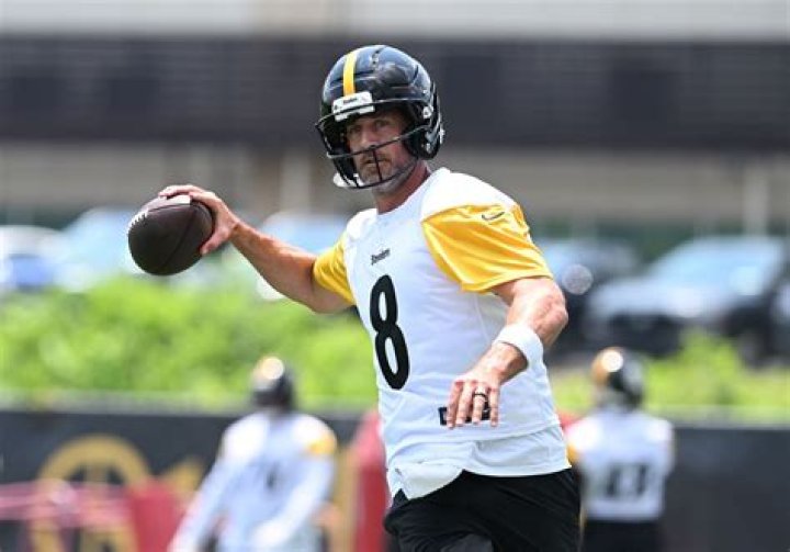 Aaron Rodgers Is 1 of the Highest-Paid Players in the NFL! Get Details on His Net Worth