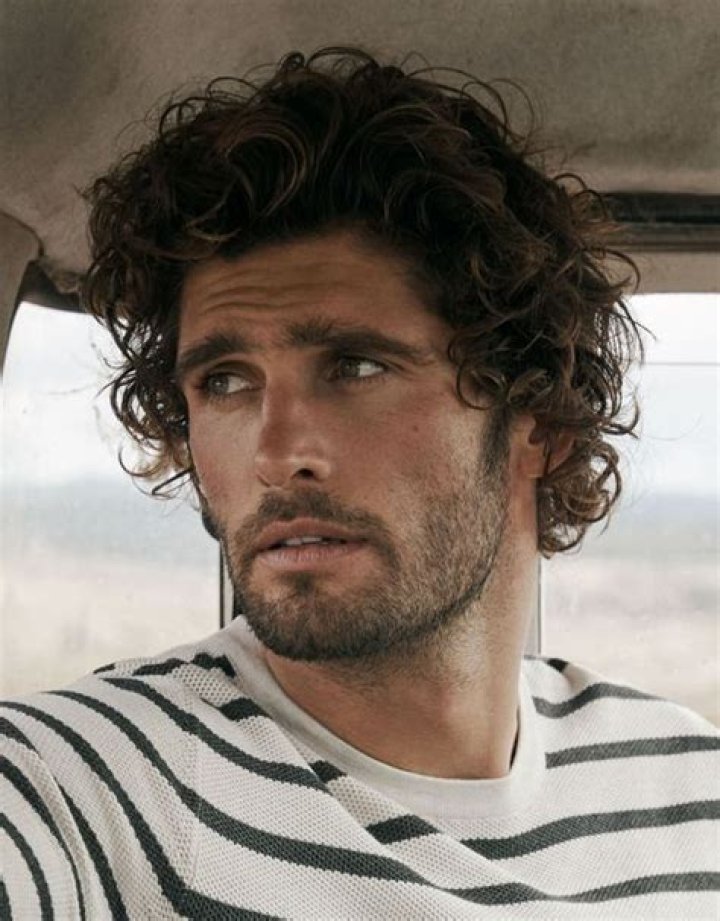 Alex Libby (Model) - Age, Birthday, Bio, Facts, Family, Net Worth, Height & More