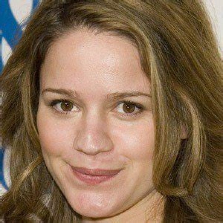 Anna Belknap (TV Actress) - Age, Birthday, Bio, Facts, Family, Net Worth, Height & More