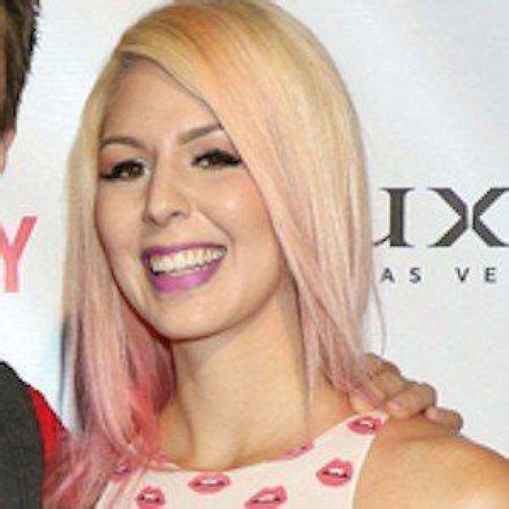 Annalee Belle (Model) - Age, Birthday, Bio, Facts, Family, Net Worth, Height & More
