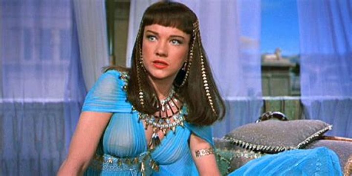 Anne Baxter (Movie Actress) - Age, Birthday, Bio, Facts, Family, Net Worth, Height & More