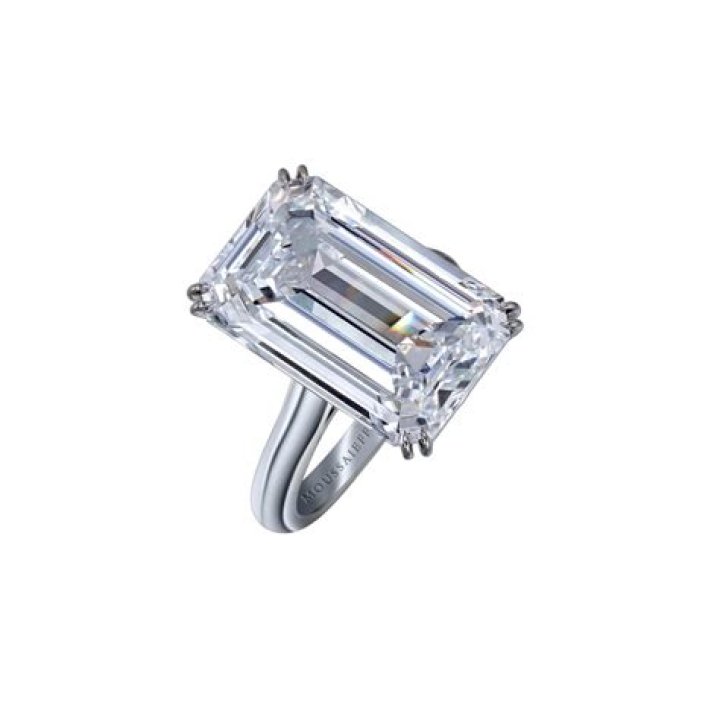 Ari Fletcher On Her New 22-Carat Diamond Ring: "I'm Scared To Wear It"