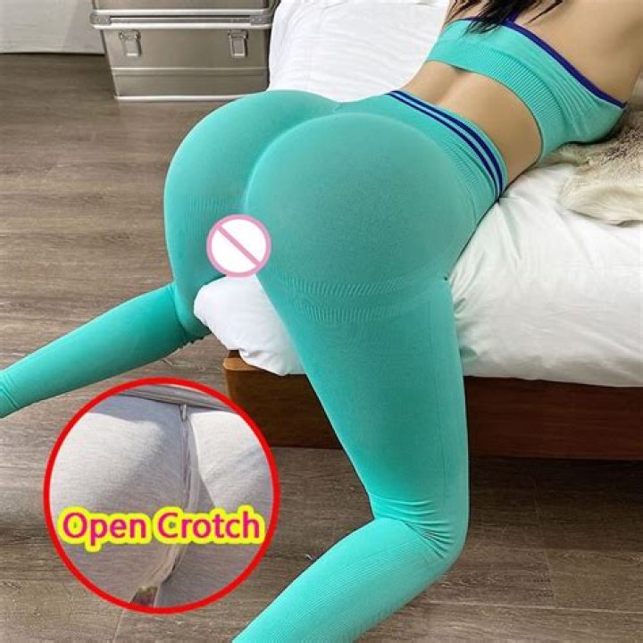 Ashanti Grabs Male Fan By The Crotch In The Middle Of A Show