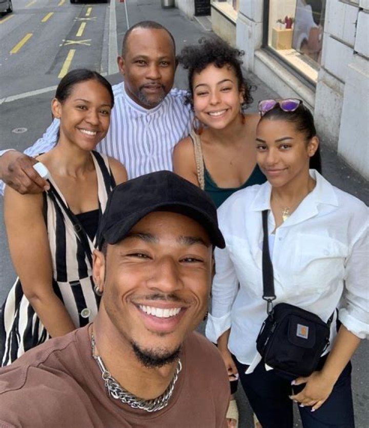 Ayoub Mutanda (Blogger) - Age, Birthday, Bio, Facts, Family, Net Worth, Height & More