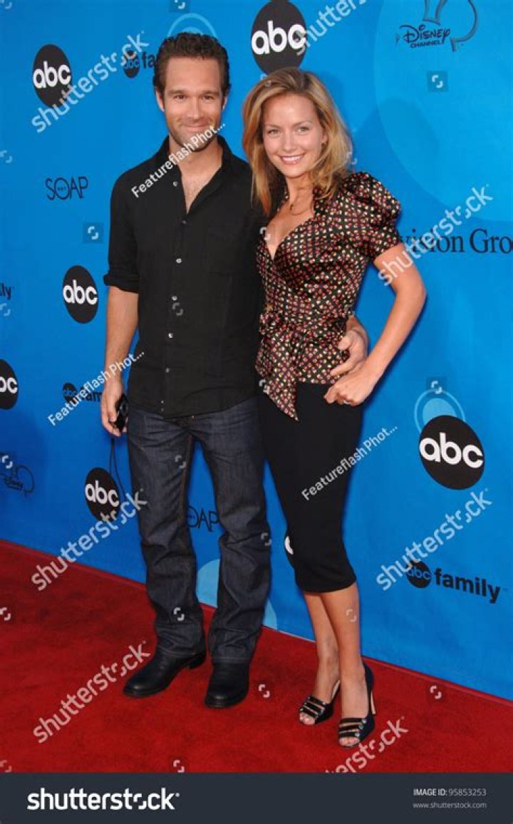 Becki Newton (TV Actress) - Age, Birthday, Bio, Facts, Family, Net Worth, Height & More