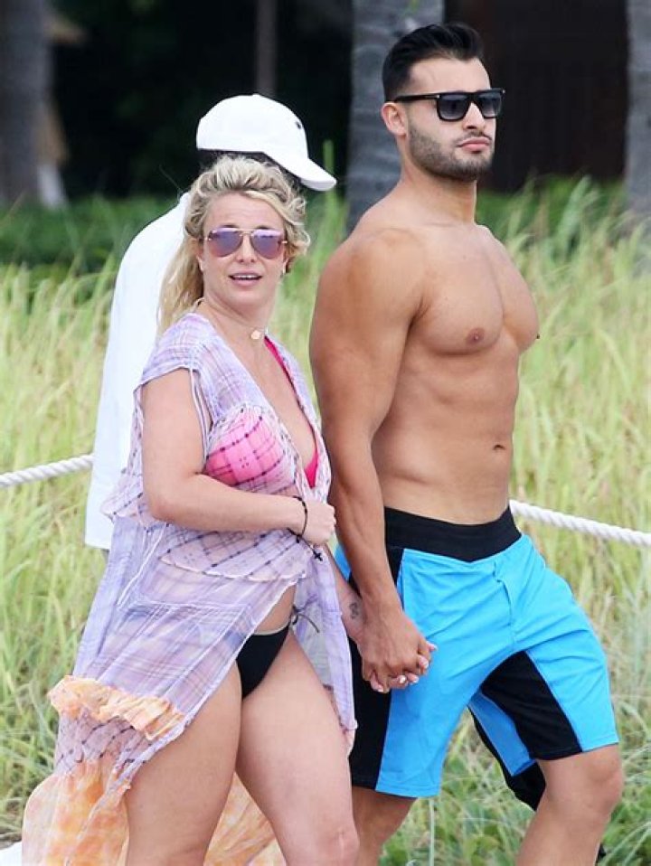 Britney Spears Flaunts Bikini Body During ‘Beautiful’ Pool Day With Boyfriend Sam Asghari