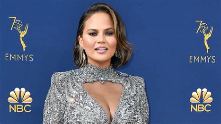 Chrissy Teigen Doesn’t Give AF What You Think Of Her Short Hair — And This Epic Clapback Proves It!