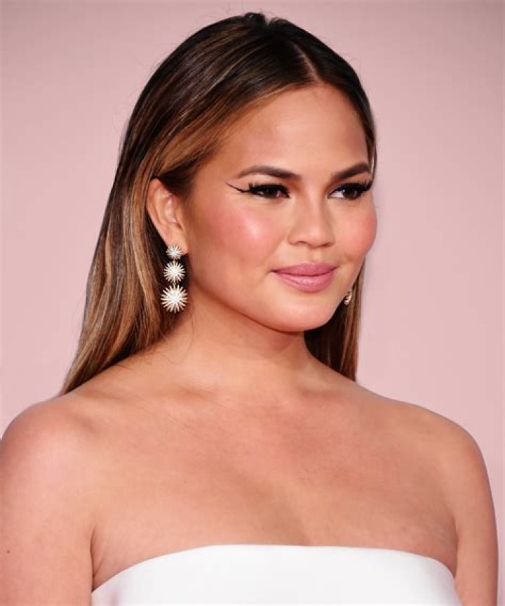 Chrissy Teigen Suffers Nip-Slip On Snapchat, Twitter Reacts