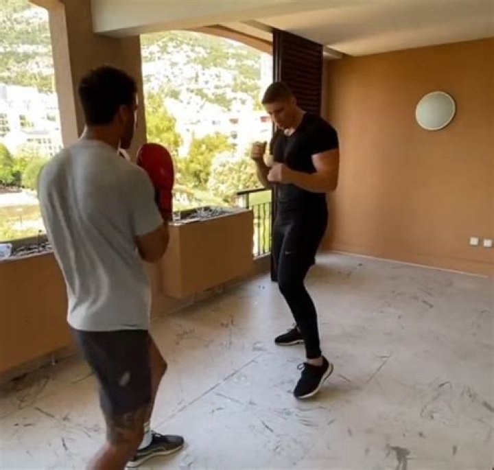 Where does Daniel Ricciardo live?