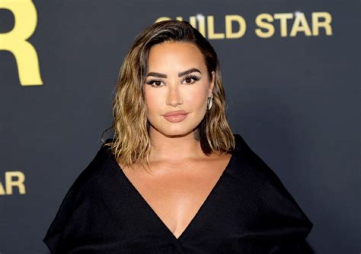 Demi Lovato’s Baby Bump Photo From ‘Will and Grace’ Set Has Fans Freaking Out