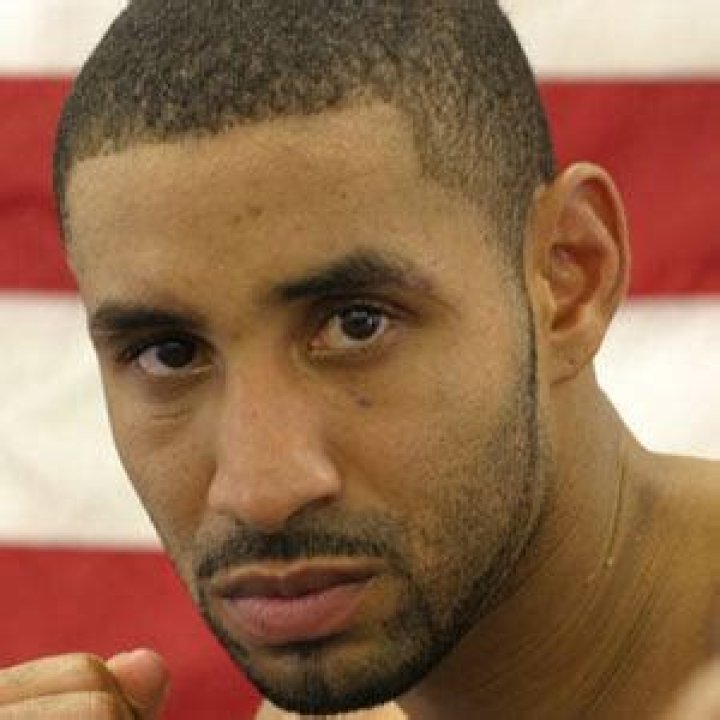 Diego Corrales (Boxer) - Age, Birthday, Bio, Facts, Family, Net Worth, Height & More