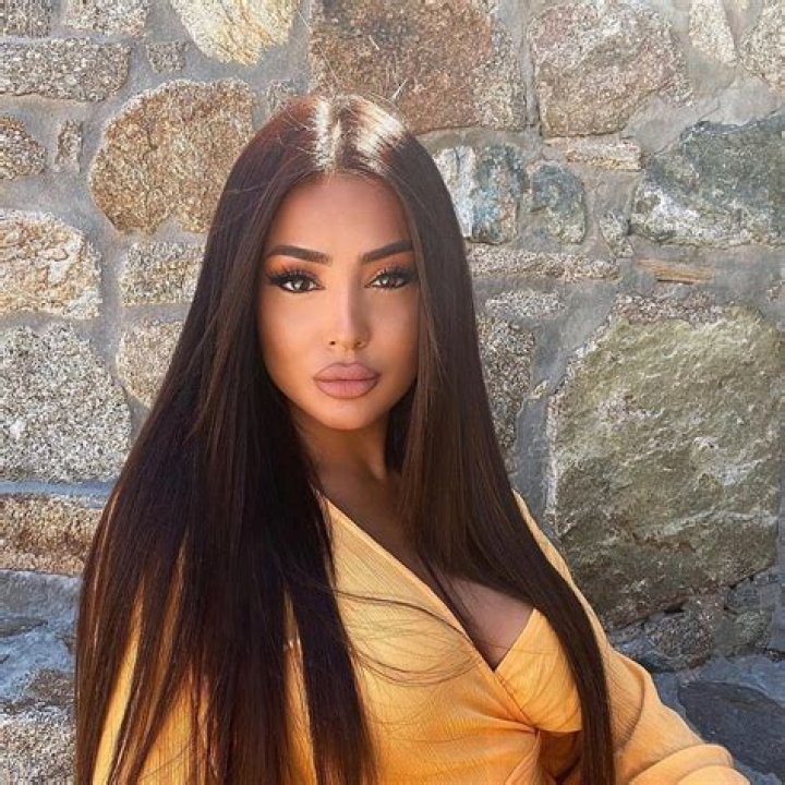 Dilara Özcan (Instagram Star) - Age, Birthday, Bio, Facts, Family, Net Worth, Height & More