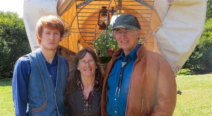 Do Eivin and August Kilcher have the same mother?