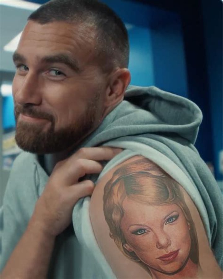 Does Taylor Swift actually have a back tattoo?