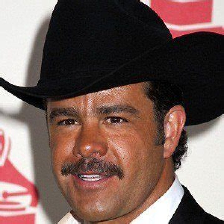 Eduardo Capetillo (TV Actor) - Age, Birthday, Bio, Facts, Family, Net Worth, Height & More