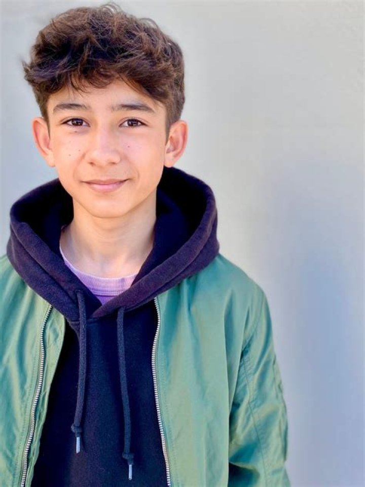 Elias Janssen (TV Actor) - Age, Birthday, Bio, Facts, Family, Net Worth, Height & More