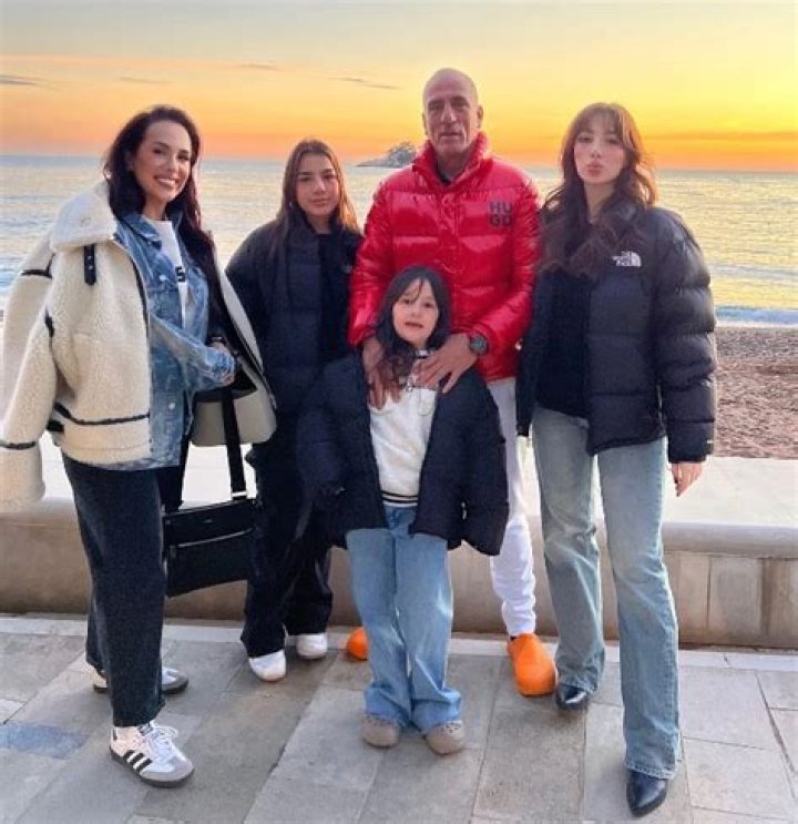 Estela Ujka (Blogger) - Age, Birthday, Bio, Facts, Family, Net Worth, Height & More