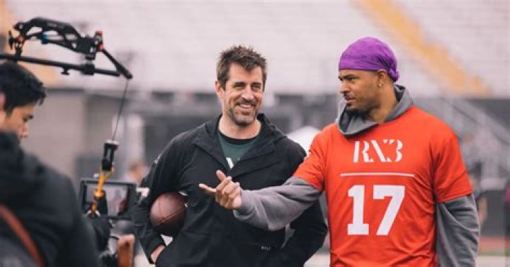 First Look At Aaron Rodgers With New York Jets, Twitter Reacts