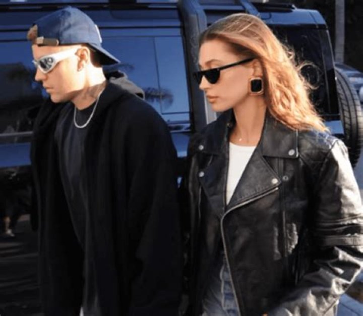 Hailey Bieber suggested the image for those who like to walk late