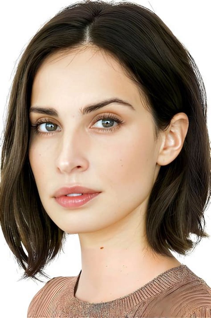 Heida Reed (TV Actress) - Age, Birthday, Bio, Facts, Family, Net Worth, Height & More