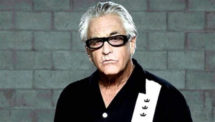 Is Barry Weiss rich?