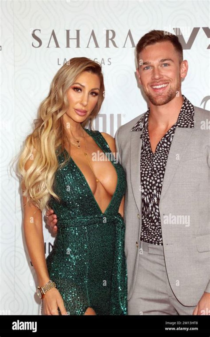 Jamie Villamor (Model) - Age, Birthday, Bio, Facts, Family, Net Worth, Height & More