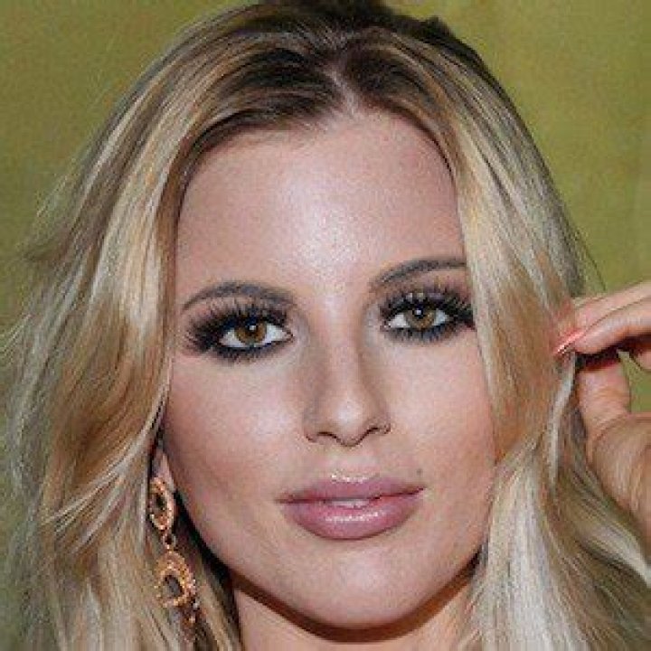 Jessica Weaver (Instagram Star) - Age, Birthday, Bio, Facts, Family, Net Worth, Height & More