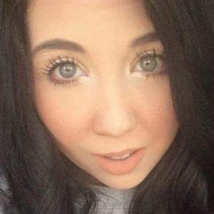 Jessii Vee (YouTube Star) - Age, Birthday, Bio, Facts, Family, Net Worth, Height & More