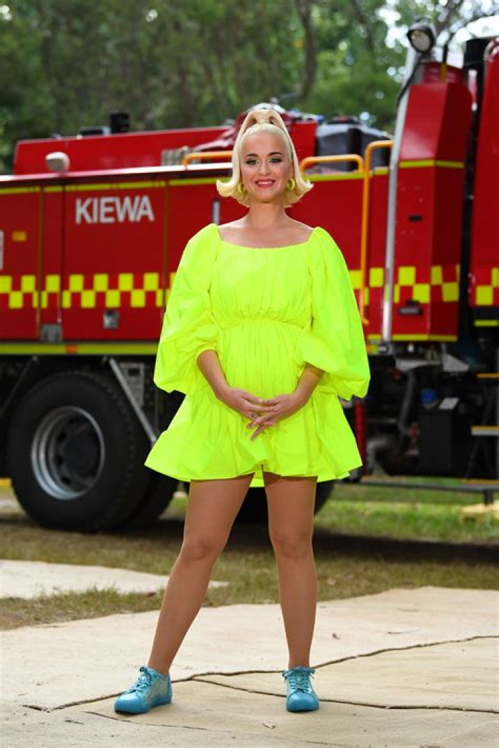 Katy Perry Gets Candid About Her Pregnancy Weight Gain and Symptoms: ‘Everything Is Swollen’