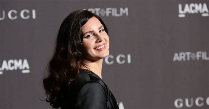 Lana Del Rey Reveals Broken Arm & Says She Will Be Wearing A Cast In Music Videos