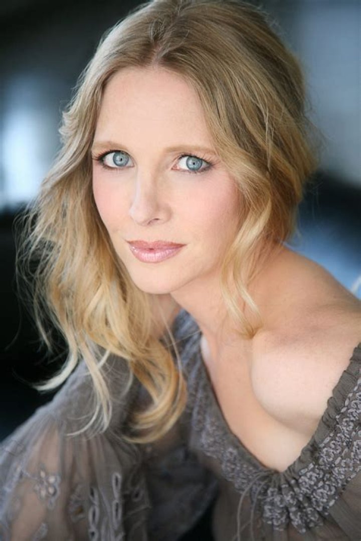Lauralee Bell (Soap Opera Actress) - Age, Birthday, Bio, Facts, Family, Net Worth, Height & More