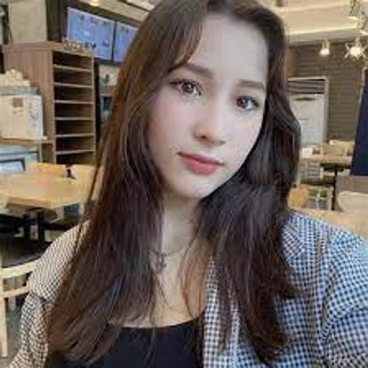 Lea Navvab Huening (TikTok Star) - Age, Birthday, Bio, Facts, Family, Net Worth, Height & More