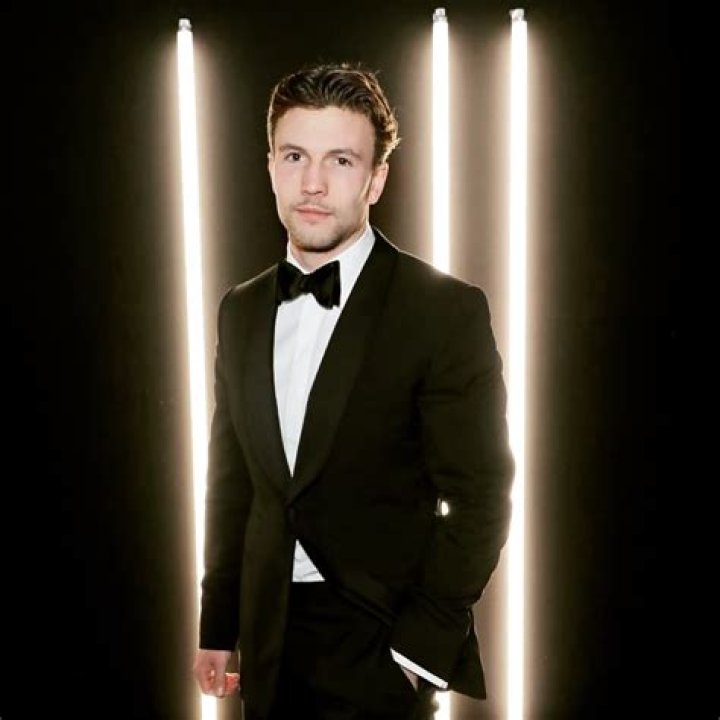 Leo Suter (TV Actor) - Age, Birthday, Bio, Facts, Family, Net Worth, Height & More