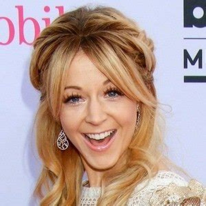Lindsey Stirling (Violinist) - Age, Birthday, Bio, Facts, Family, Net Worth, Height & More