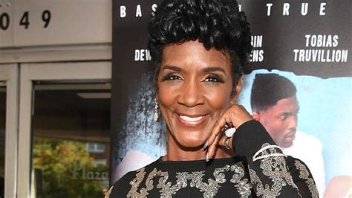 ‘Love & Hip Hop: Atlanta’ Star Momma Dee Gets a Full Body Makeover!