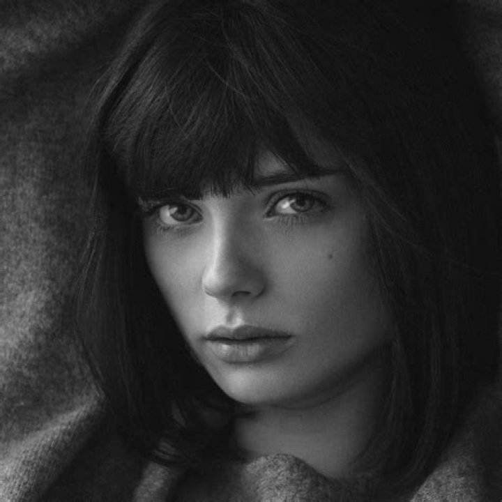 Marie Grippon (Model) - Age, Birthday, Bio, Facts, Family, Net Worth, Height & More