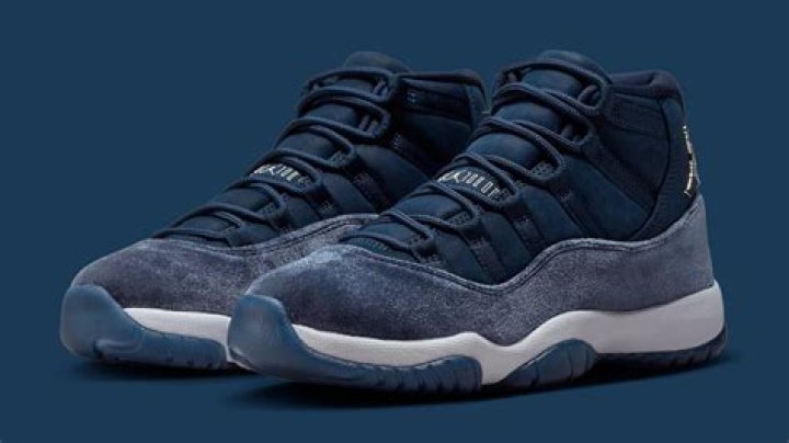 "Midnight Navy" Air Jordan 16 Official Images Unveiled