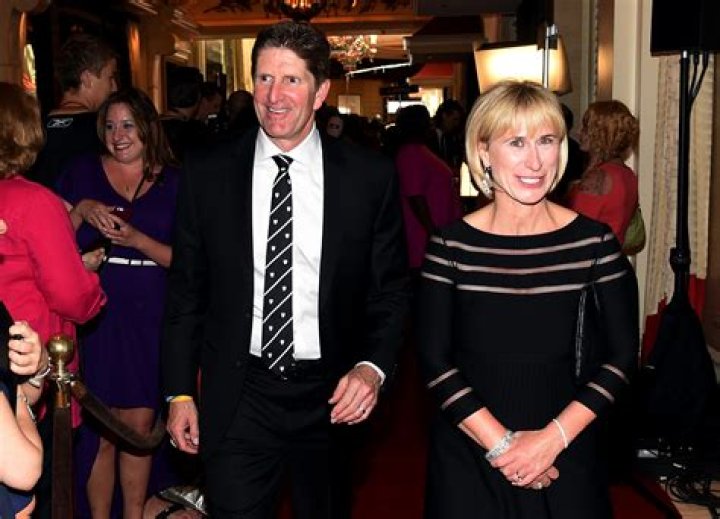 Mike Babcock Biography, Age, Height, Wife, Net Worth, Family