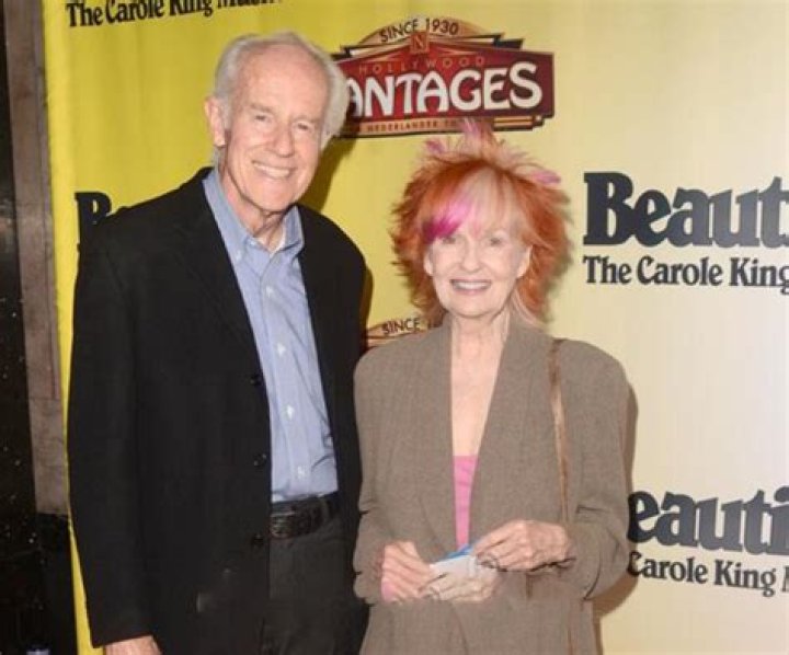 Mike Farrell (TV Actor) - Age, Birthday, Bio, Facts, Family, Net Worth, Height & More