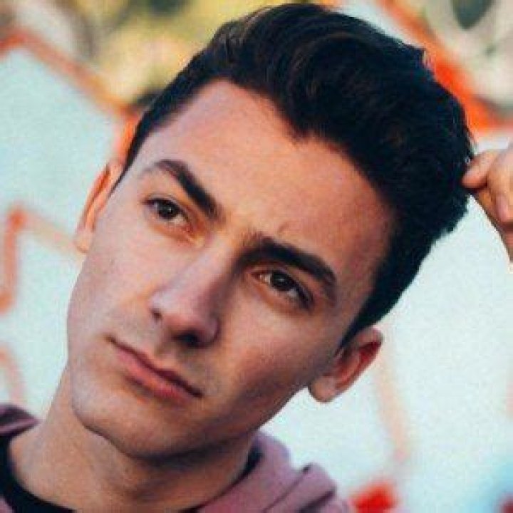Mikey Manfs (YouTube Star) - Age, Birthday, Bio, Facts, Family, Net Worth, Height & More