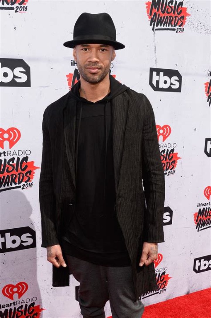 Mr. Probz (Rapper) - Age, Birthday, Bio, Facts, Family, Net Worth, Height & More