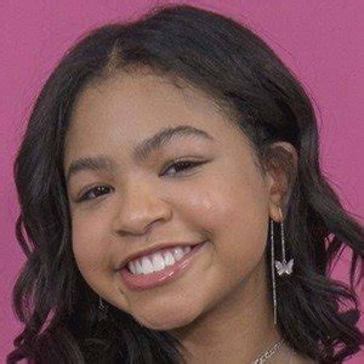 Navia Robinson (TV Actress) - Age, Birthday, Bio, Facts, Family, Net Worth, Height & More