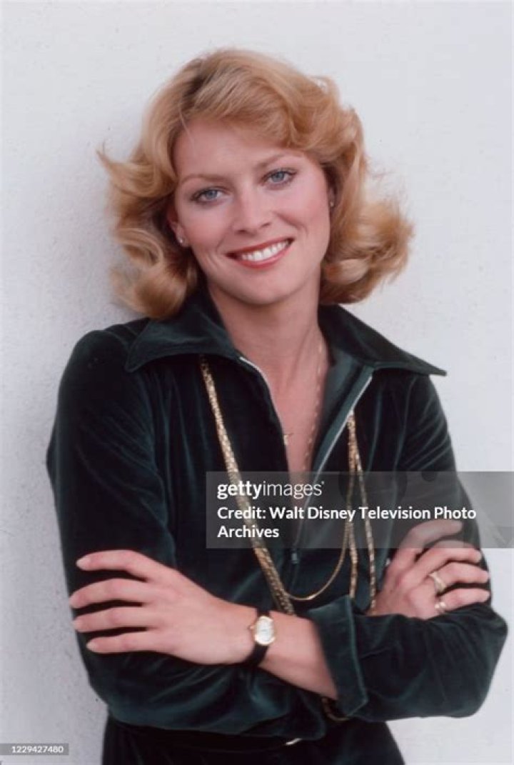 Randi Oakes (TV Actress) - Age, Birthday, Bio, Facts, Family, Net Worth, Height & More