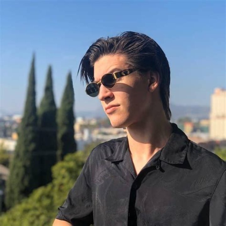 Robert Martinez TikTok (TikTok Star) - Age, Birthday, Bio, Facts, Family, Net Worth, Height & More