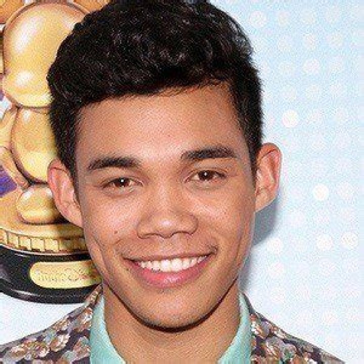 Roshon Fegan (TV Actor) - Age, Birthday, Bio, Facts, Family, Net Worth, Height & More