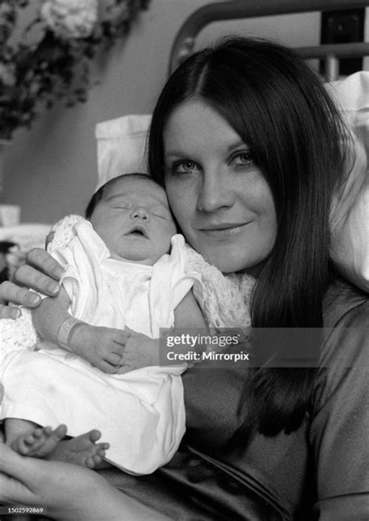 Sandie Shaw (Pop Singer) - Age, Birthday, Bio, Facts, Family, Net Worth, Height & More