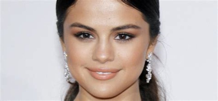 Selena Gomez Calls Out Snapchat’s ‘Pretty Filters’: ‘Brown Eyes Are Beautiful’