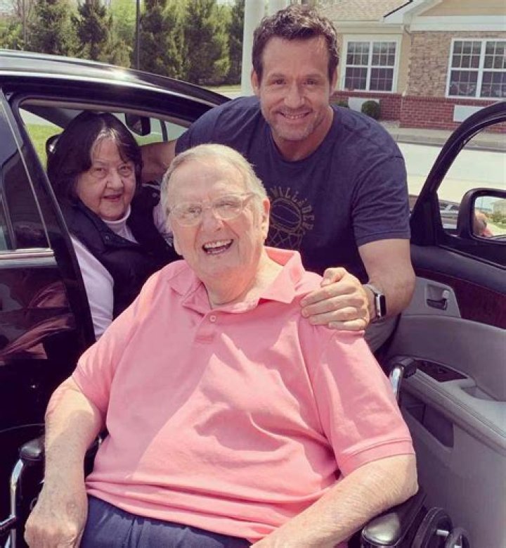 Sophie C. Hopkins Biography, Age, Height, Husband, Net Worth, Family