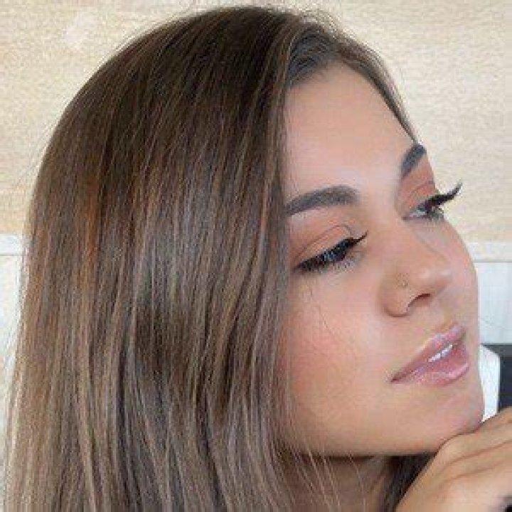 Steph Pappas (YouTube Star) - Age, Birthday, Bio, Facts, Family, Net Worth, Height & More