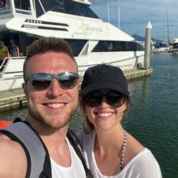 How tall is Taysom Hill?